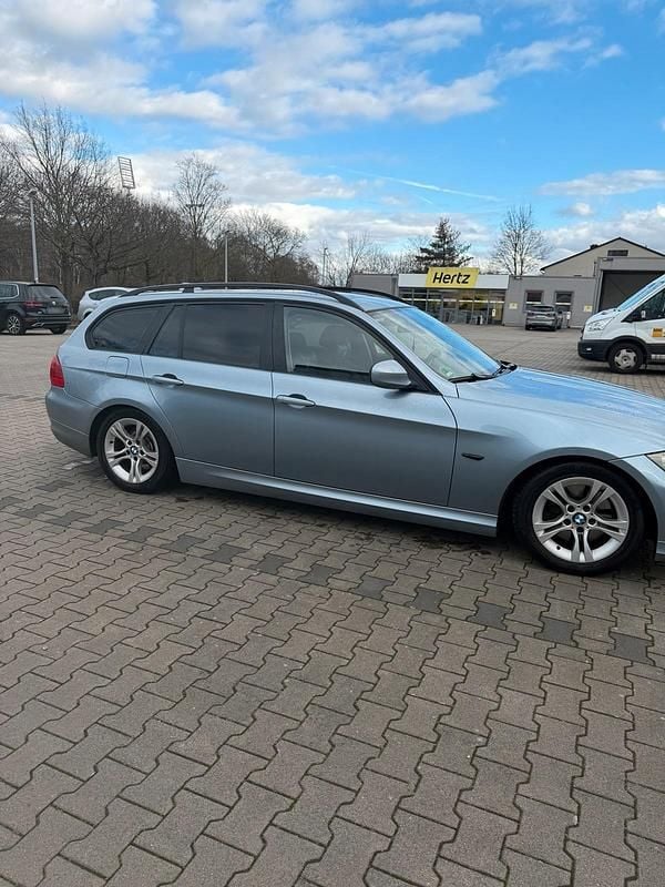 Gebraucht BMW 320 170 PS (125 kW) 2009 Blau Kombi