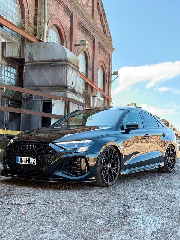 Schwarz Gebraucht 2024 Audi RS3 Kleinwagen | 57.999 € (Guter Preis) - Bild 1/4