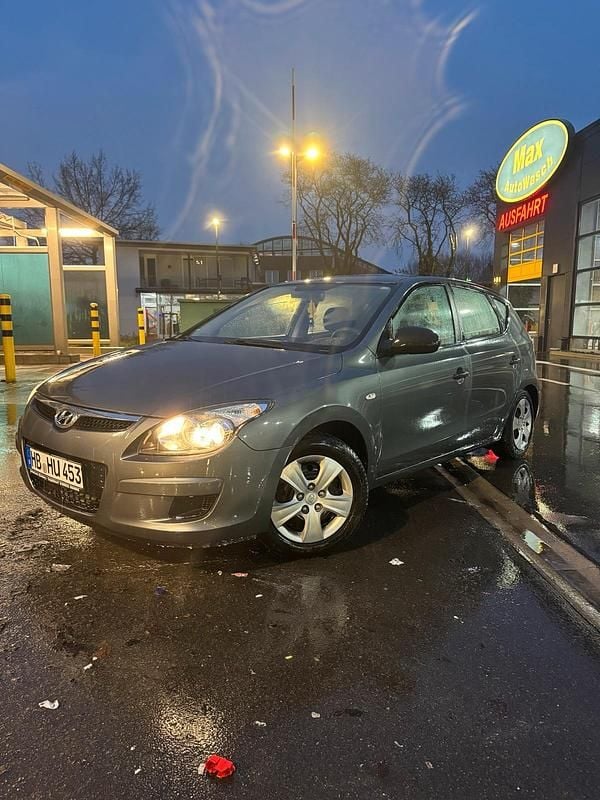 Gebraucht Hyundai i30 109 PS (80 kW) 2010 Grau Kleinwagen