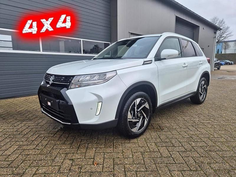 Cool white pearl metallic Neu 2025 Suzuki Vitara Comfort+ | 28.470 € (Fairer Preis) - Bild 1/4