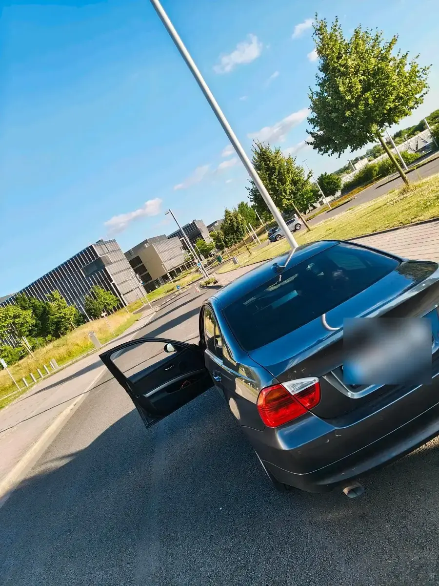 Gebraucht BMW 320 167 PS (122 kW) 2006 Grau Limousine