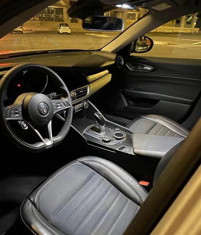 Second-hand Alfa Romeo Giulia 150 CP (110 kW) 2016 Gri Berlinǎ