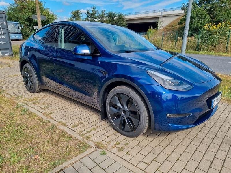 Blau Gebraucht 2024 Tesla Model Y SUV | 42.900 € (Fairer Preis) - Bild 1/4