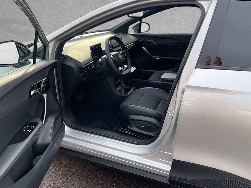 Gebraucht MG MG4 EV Luxury 150 kW (204 PS) 2023 Medal silver Kleinwagen