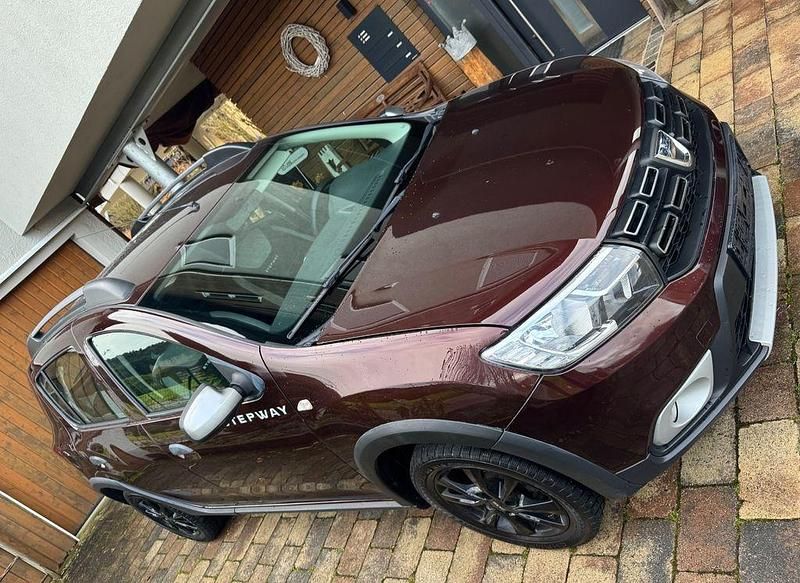 Braun Gebraucht 2017 Dacia Sandero Stepway Limousine | 8.990 € (Fairer Preis) - Bild 1/4