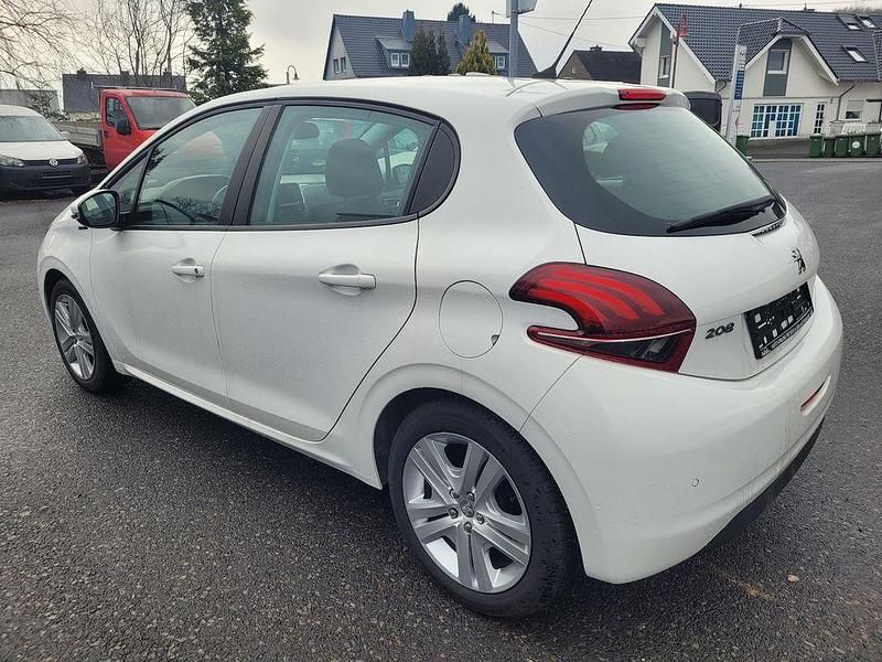 Gebraucht Peugeot 208 83 PS (61 kW) 2018 Weiß Kleinwagen