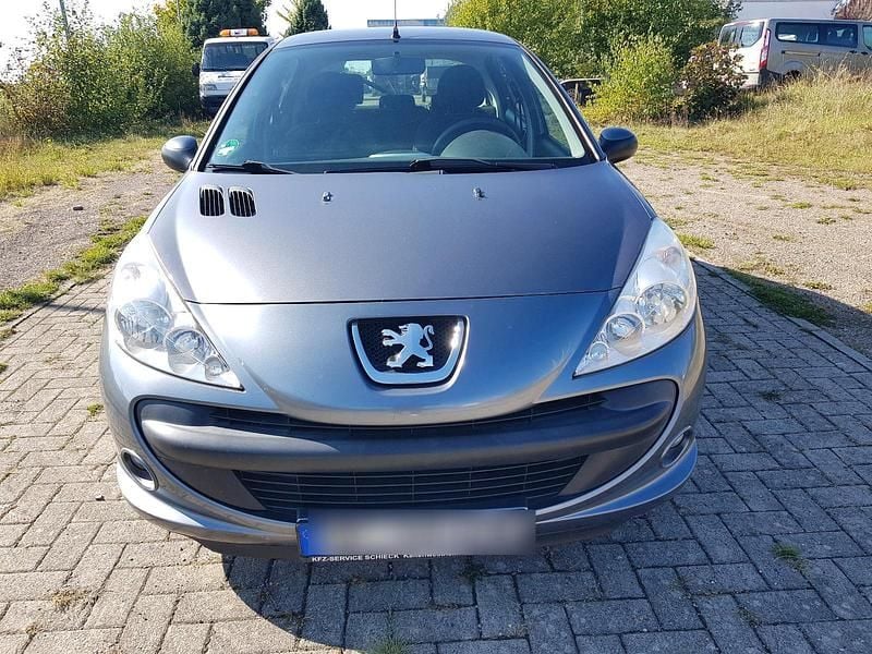 Grau Gebraucht 2010 Peugeot 206+ Kleinwagen | 1.600 € (Guter Preis) - Bild 1/4