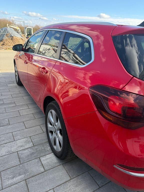 Gebraucht Opel Astra Edition 165 PS (121 kW) 2014 Rot Kombi