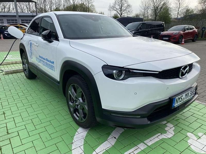 Arctic white Gebraucht 2021 Mazda MX30 Comfort SUV | 17.890 € (Etwas zu teuer) - Bild 1/4