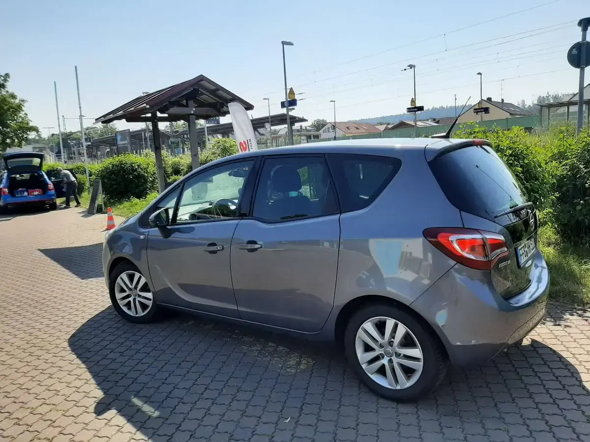 Gebraucht Opel Meriva Edition 110 PS (80 kW) 2014 Grau Van / Kleinbus