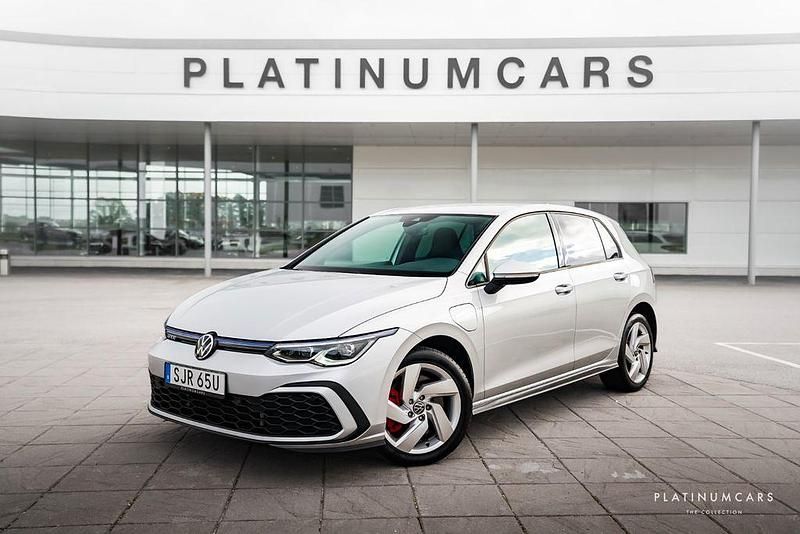 Silber Gebraucht 2021 VW Golf VIII GTE Limousine | 26.563 € (Teuer) - Bild 1/4