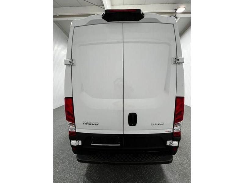 Gebraucht Iveco Daily 156 PS (114 kW) 2023 Weiss (bianco ic 194) Van