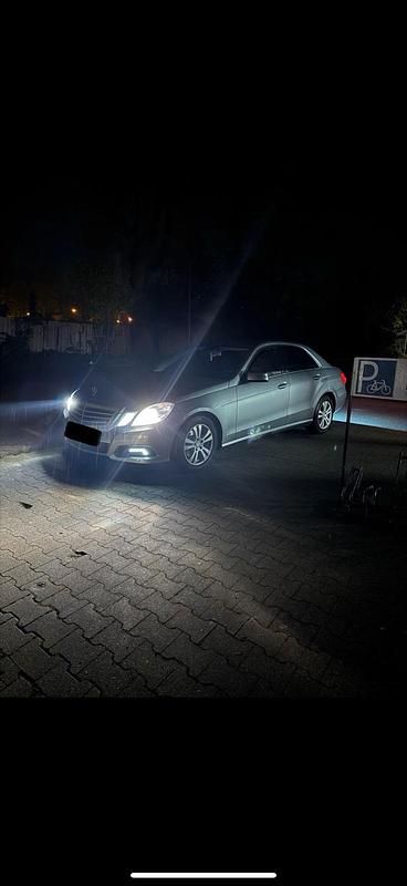 Grau Gebraucht 2009 Mercedes E220 Avantgarde Limousine | 10.250 € (Etwas zu teuer) - Bild 1/4