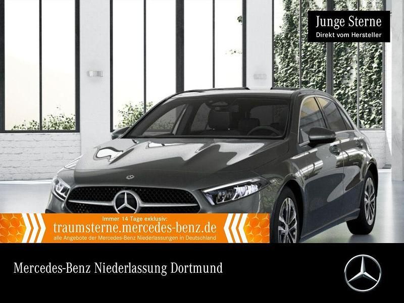 Grau Gebraucht 2024 Mercedes A180 Advanced Limousine | 28.490 € (Fairer Preis) - Bild 1/3