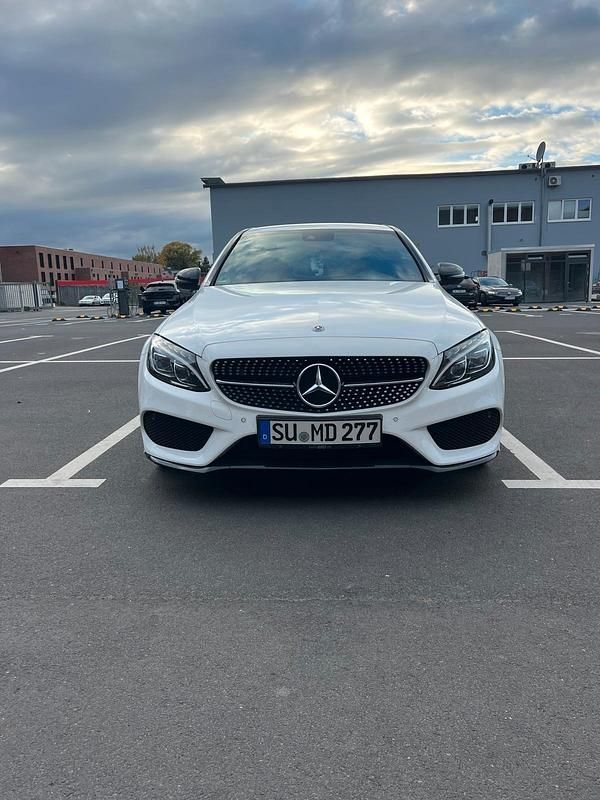Weiß Gebraucht 2018 Mercedes C250 Limousine | 27.000 € (Teuer) - Bild 1/4