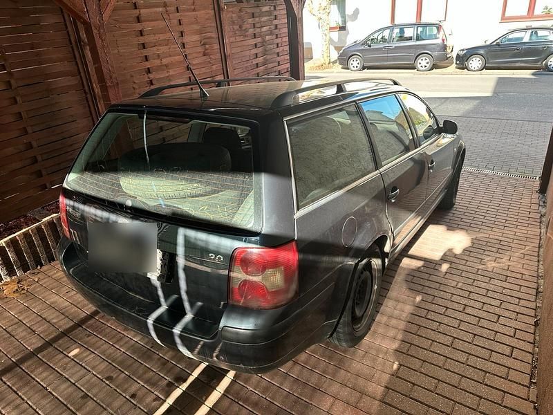 Gebraucht VW Passat 115 PS (84 kW) 2001 Grau Kombi