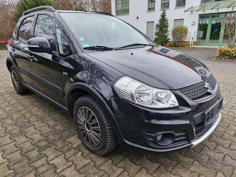 Schwarz Gebraucht 2012 Suzuki SX4 Club SUV | 6.499 € (Etwas zu teuer) - Bild 1/4