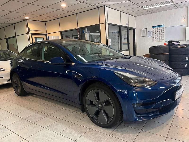 Gebraucht Tesla Model 3 208 kW (283 PS) 2022 Deep blue metallic Limousine