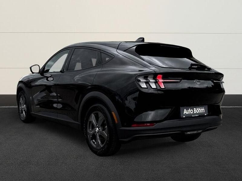 Gebraucht Ford Mustang Mach-E Basis 197 kW (269 PS) 2021 Schwarz(metallic) SUV
