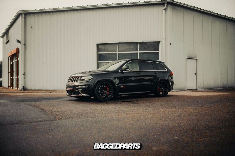 Schwarz Gebraucht 2013 Jeep Grand Cherokee SRT SUV | 49.999 € - Bild 1/4