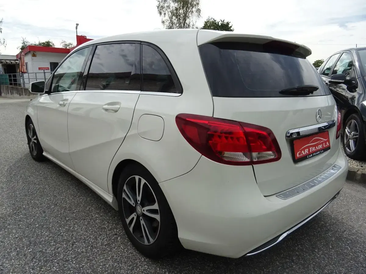 Gebraucht Mercedes B180 109 PS (80 kW) 2016 Weiß Kleinwagen