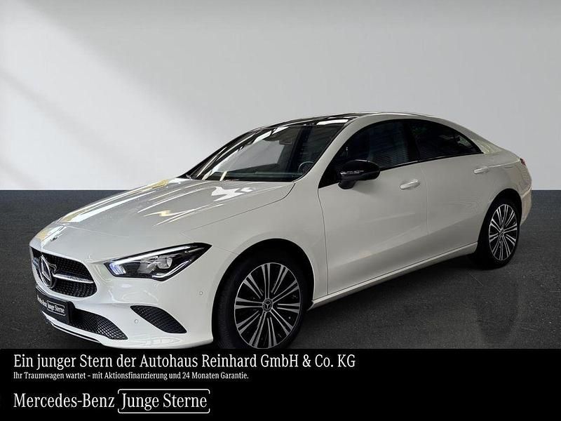 Weiß Gebraucht 2021 Mercedes CLA250e Progressive Limousine | 31.850 € (Fairer Preis) - Bild 1/4