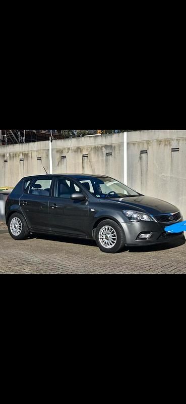Second-hand Kia Ceed 115 CP (84 kW) 2011 Gri Hatchback