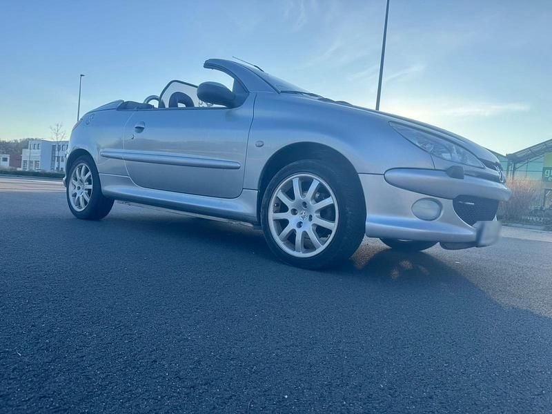 Gebraucht Peugeot 206 CC 109 PS (80 kW) 2004 Grau Cabrio