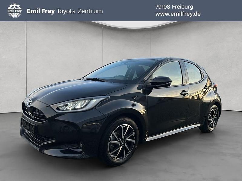 Mysticschwarz mica Gebraucht 2022 Toyota Yaris Hybrid Basis Limousine | 19.890 € (Fairer Preis) - Bild 1/4