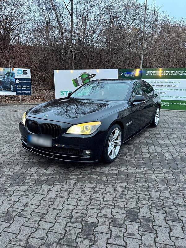 Schwarz Gebraucht 2012 BMW 740 Limousine | 12.850 € (Fairer Preis) - Bild 1/4