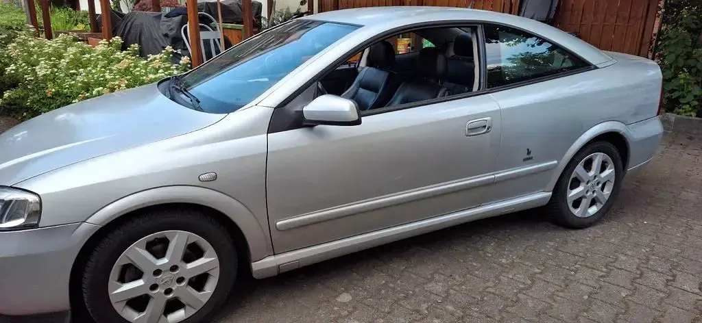Gebraucht Opel Astra 125 PS (91 kW) 2004 Silber Coupé