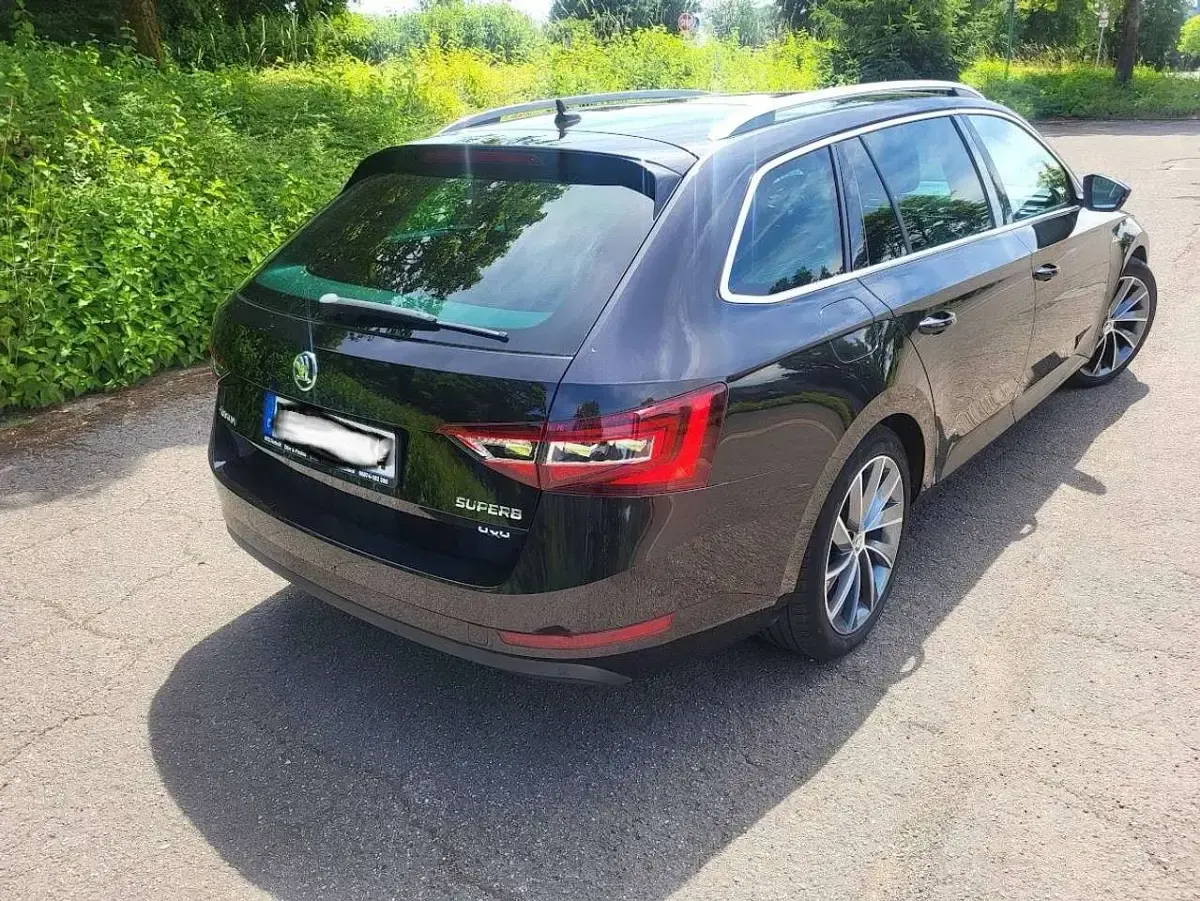 Gebraucht Skoda Superb 190 PS (139 kW) 2017 Schwarz Kombi