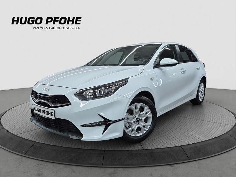 Carraraweiss uni Neu 2025 Kia Ceed Vision Limousine | 23.751 € (Etwas zu teuer) - Bild 1/4