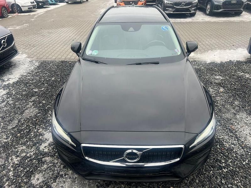 Gebraucht Volvo V60 163 PS (119 kW) 2021 Schwarz Kombi