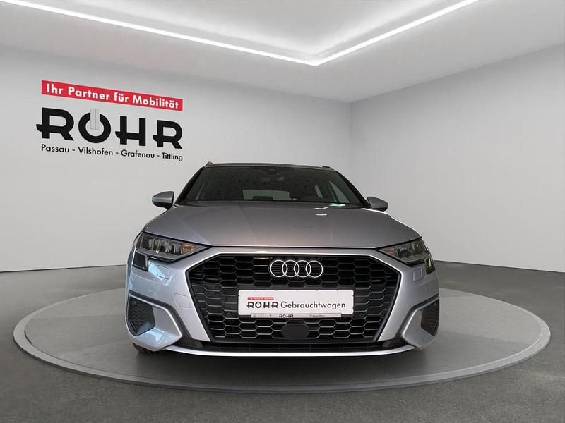 Gebraucht Audi A3 Basis 116 PS (85 kW) 2024 Florettsilber metallic Limousine