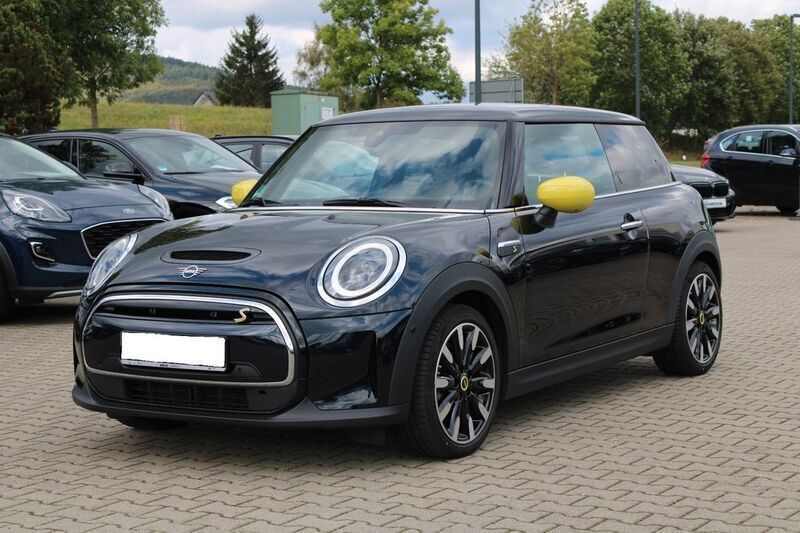 Schwarz Gebraucht 2021 Mini Cooper SE Kleinwagen | 19.990 € (Etwas zu teuer) - Bild 1/4