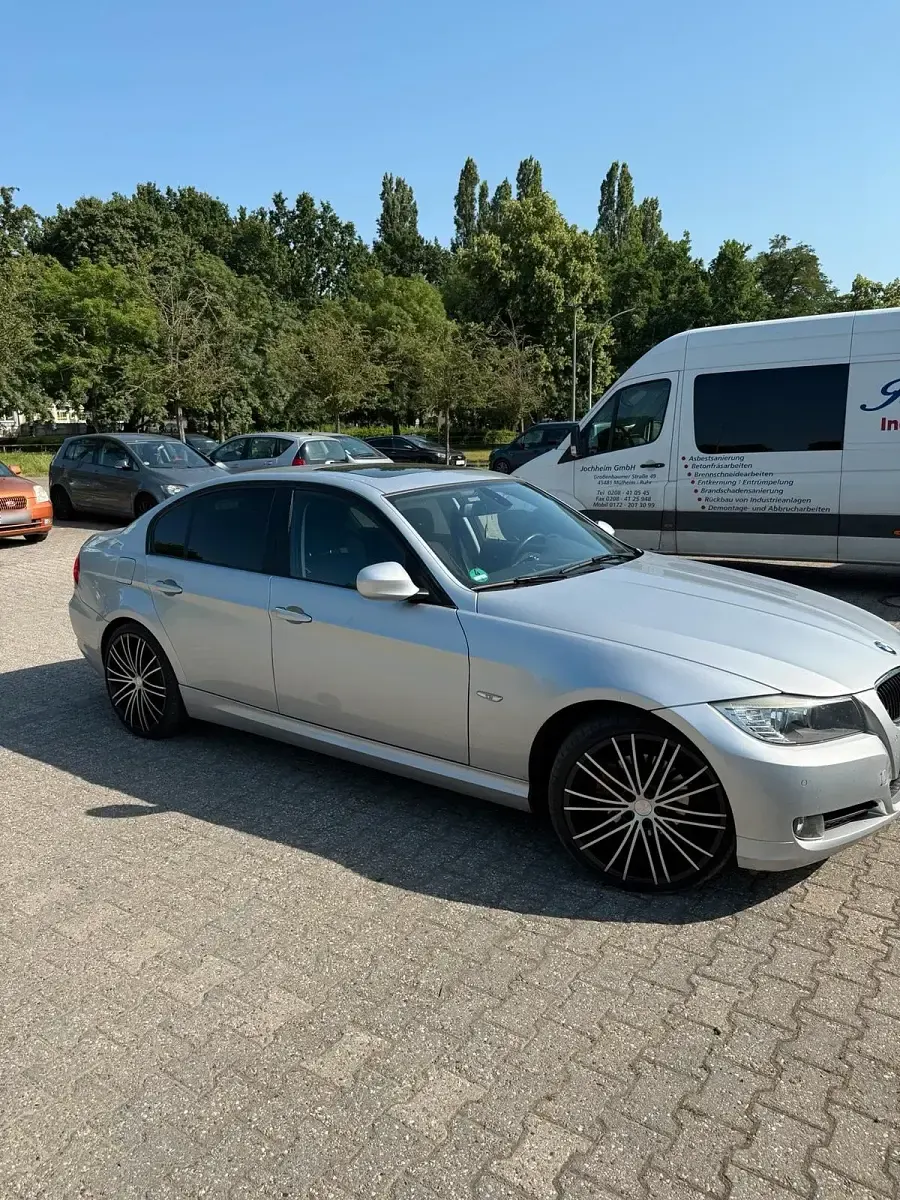 Gebraucht BMW 318 143 PS (105 kW) 2009 Silber Limousine