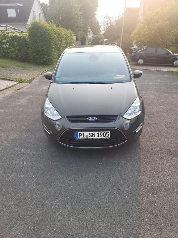 Grau Gebraucht 2013 Ford S-MAX Trend Van / Kleinbus | 6.290 € (Teuer) - Bild 1/4