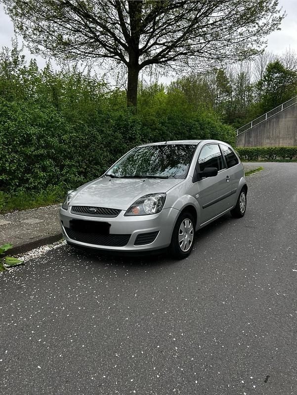 Silber Gebraucht 2007 Ford Fiesta Kleinwagen | 1.150 € (Fairer Preis) - Bild 1/4