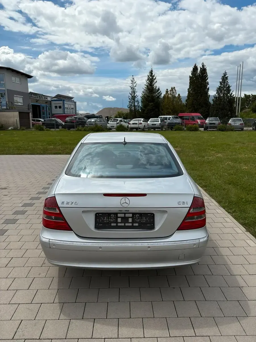 Gebraucht Mercedes E270 Avantgarde 177 PS (130 kW) 2003 Silber Limousine