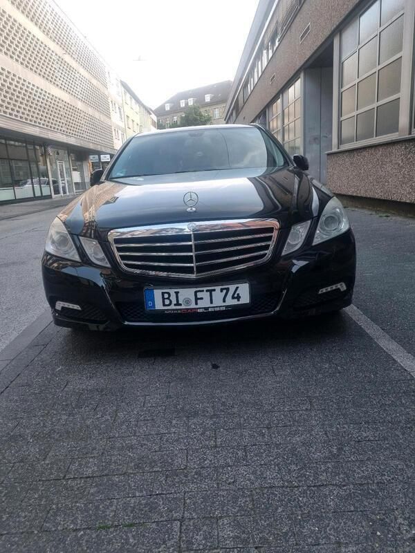 Schwarz Gebraucht 2009 Mercedes E250 Limousine | 9.999 € (Guter Preis) - Bild 1/4