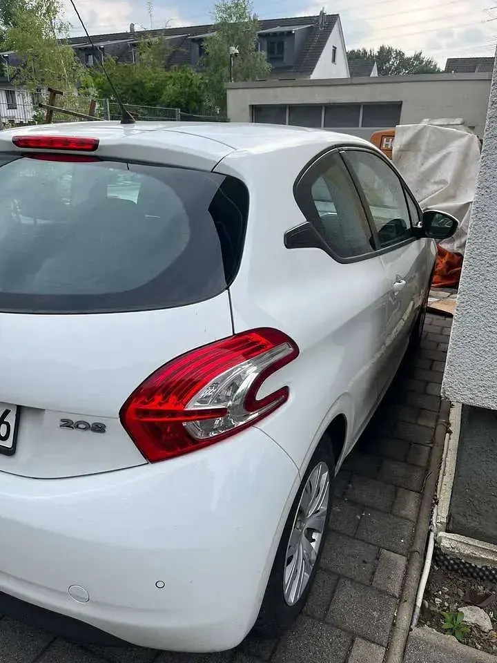 Gebraucht Peugeot 208 Active 68 PS (50 kW) 2014 Weiß Kleinwagen