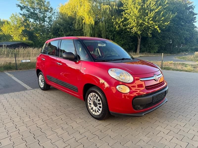 Rot Gebraucht 2014 Fiat 500L Van / Kleinbus | 5.999 € (Guter Preis) - Bild 1/4
