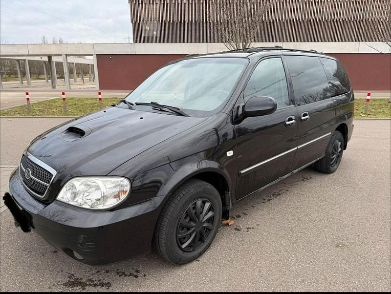 Schwarz Gebraucht 2006 Kia Carnival Van / Kleinbus | 750 € (Superpreis) - Bild 1/4