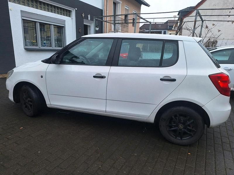 Gebraucht Skoda Fabia 86 PS (63 kW) 2015 Weiß Limousine