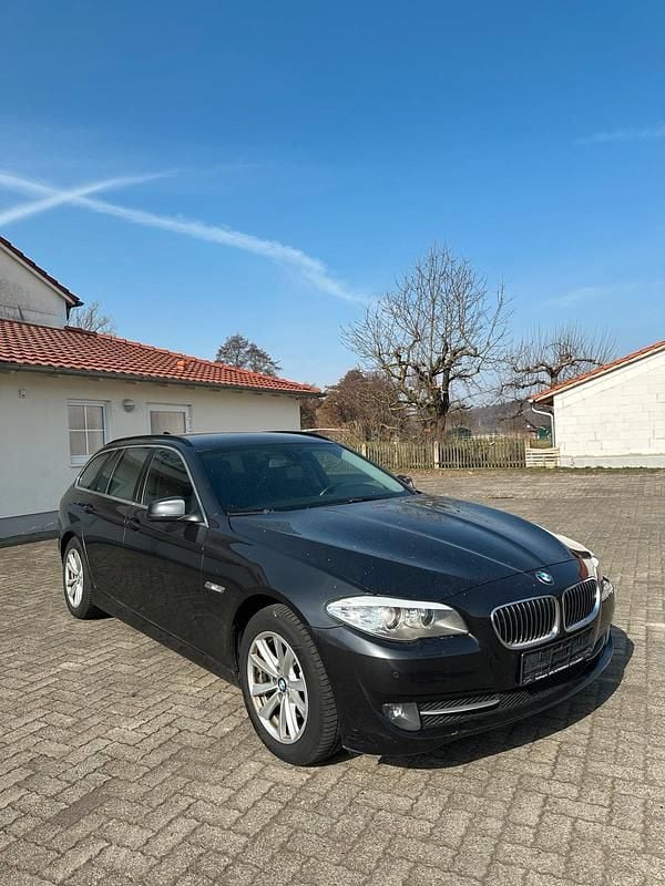 Gebraucht BMW 520 183 PS (134 kW) 2011 Grau Kombi