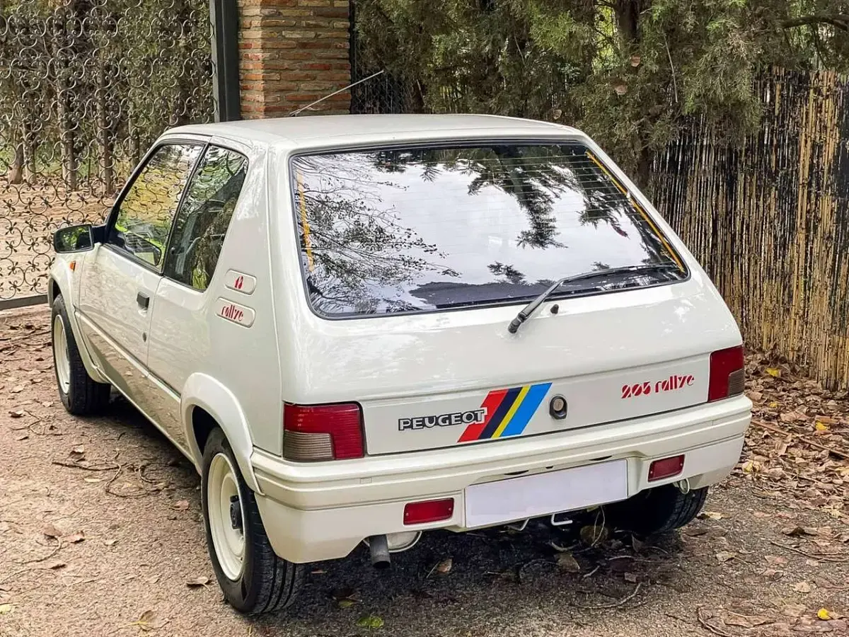 Gebraucht Peugeot 205 102 PS (75 kW) 1991 Weiß Limousine