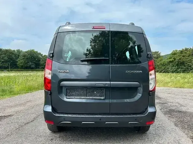 Gebraucht Dacia Dokker Comfort 102 PS (75 kW) 2018 Kometengrau Van / Kleinbus