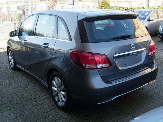 Usata Mercedes B180 Style 122 CV (89 kW) 2015 Grigio Monovolume