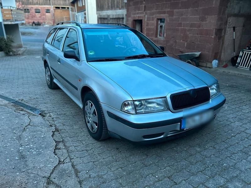 Silber Gebraucht 2000 Skoda Octavia Kombi | 1.300 € (Fairer Preis) - Bild 1/4